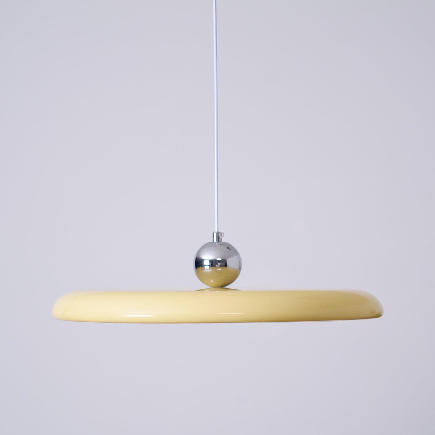 LED-Pendelleuchte zur flächenbündigen Montage
