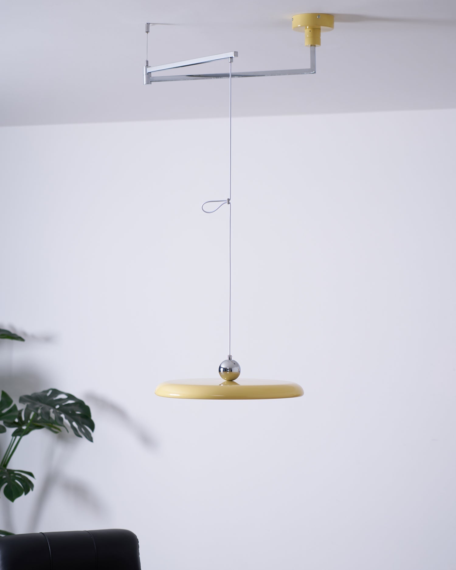 LED-Pendelleuchte zur flächenbündigen Montage