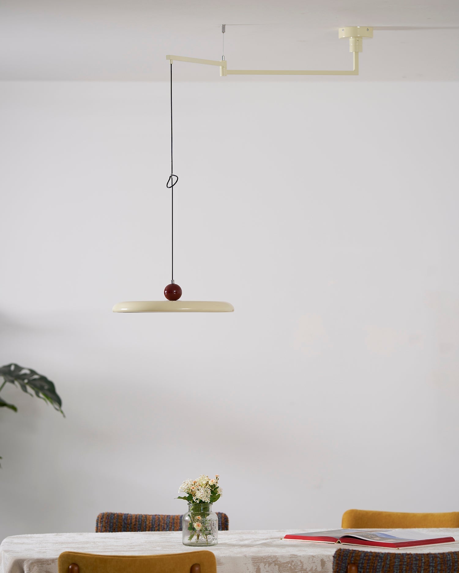 LED-Pendelleuchte zur flächenbündigen Montage
