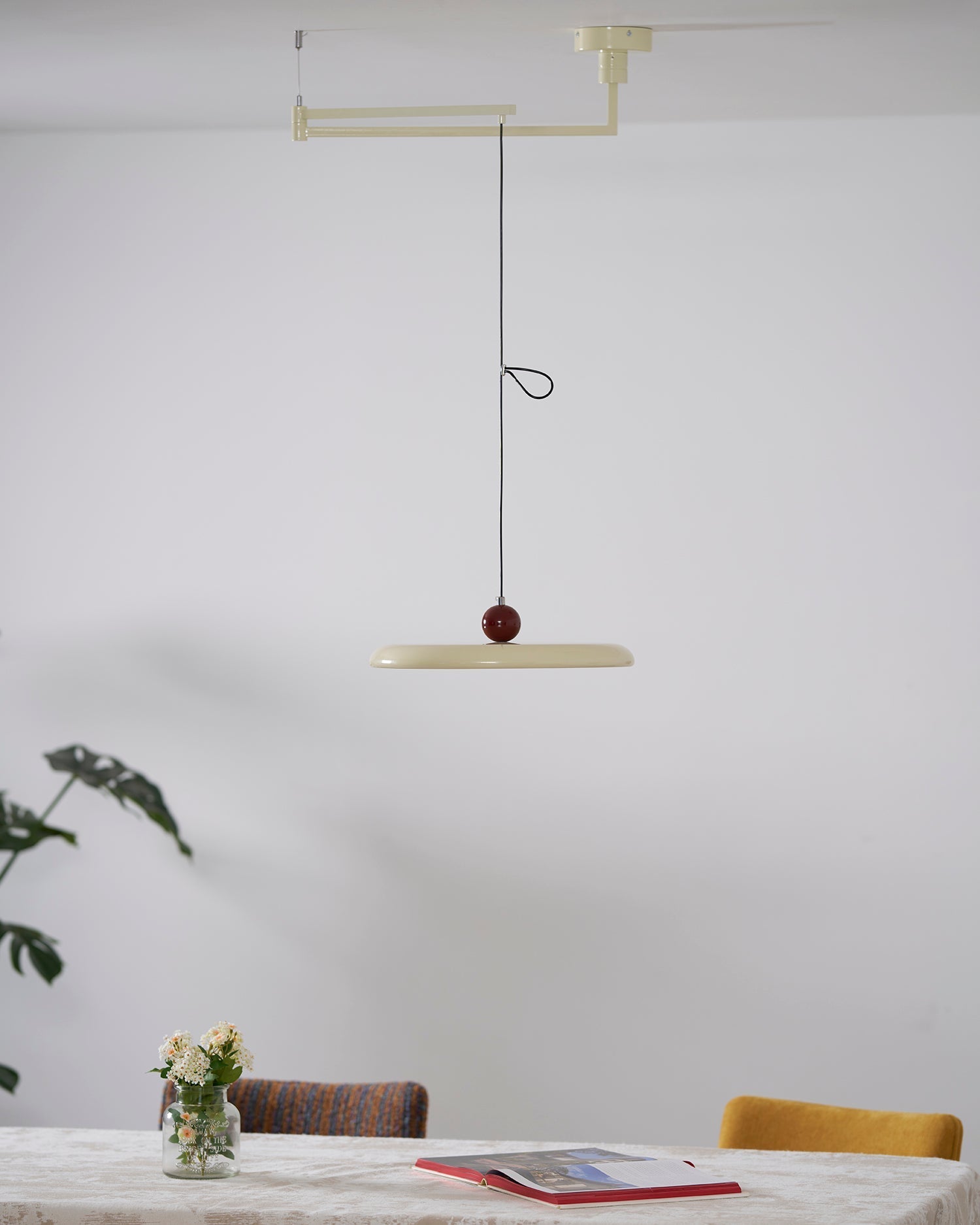 LED-Pendelleuchte zur flächenbündigen Montage