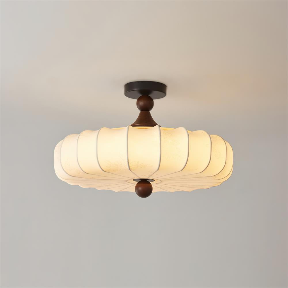 Deckenlampe mit gewelltem Schirm