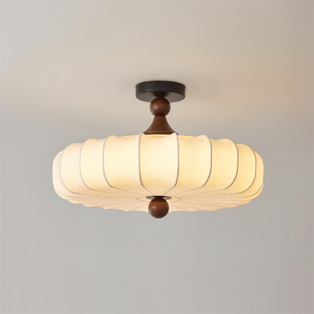Deckenlampe mit gewelltem Schirm