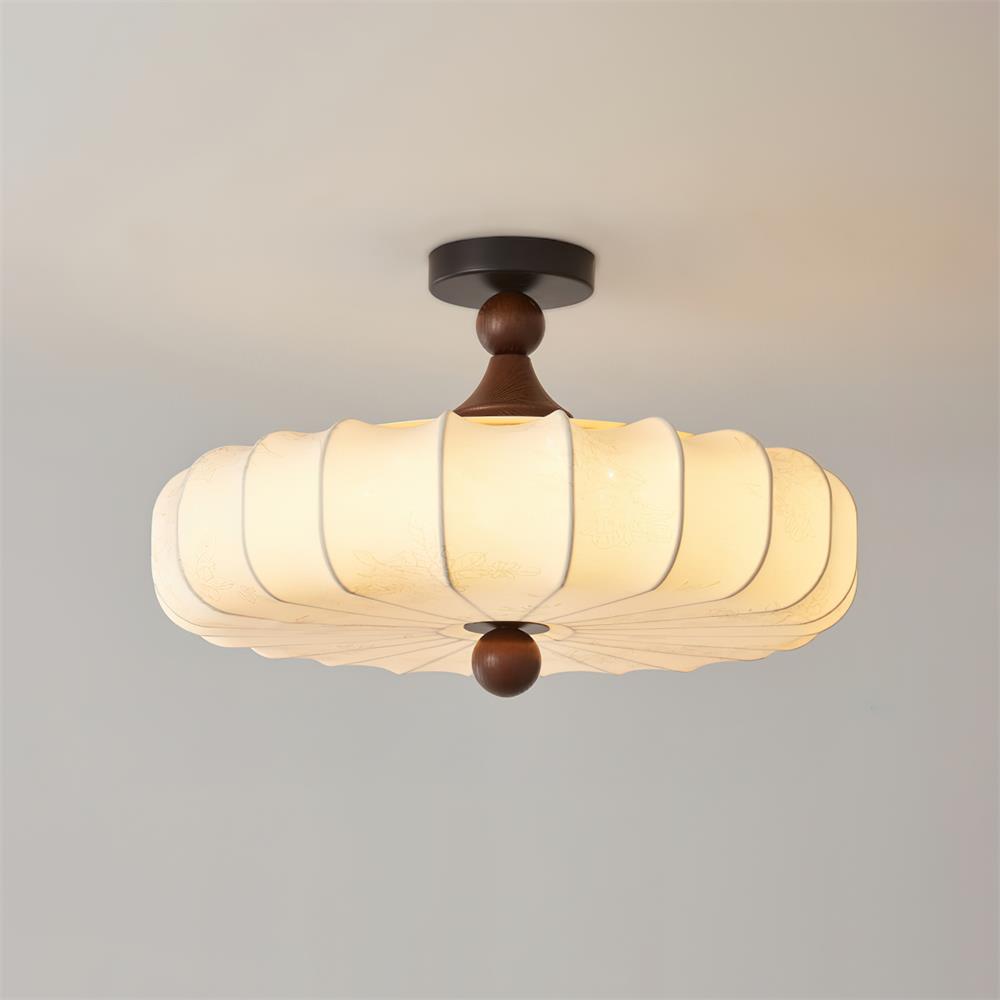 Deckenlampe mit gewelltem Schirm
