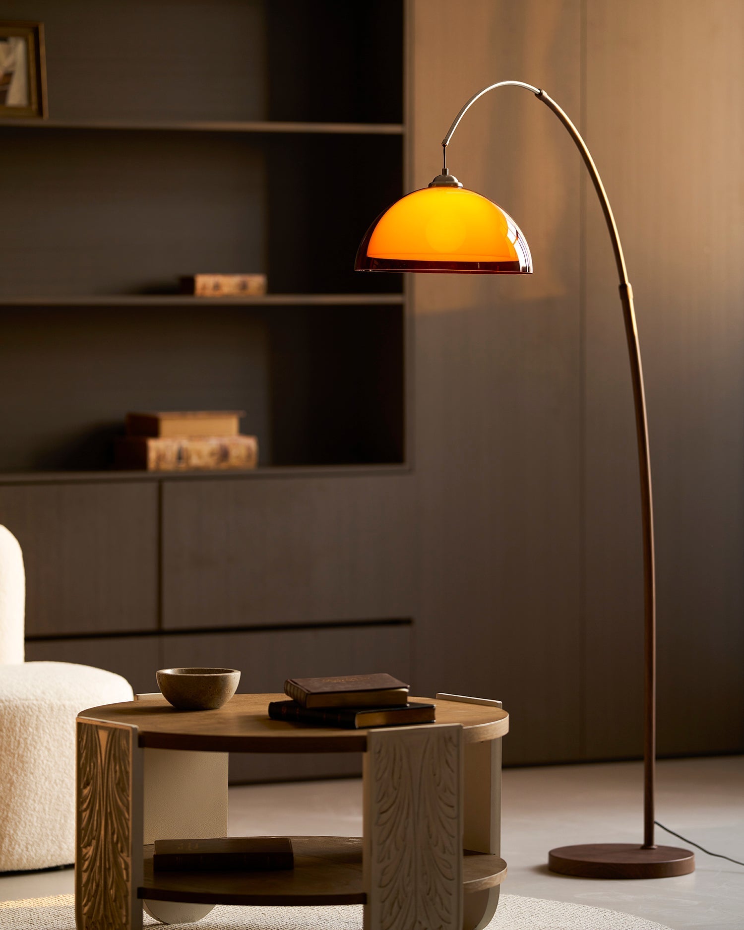 Bogen Stehlampe mit Kuppelschirm