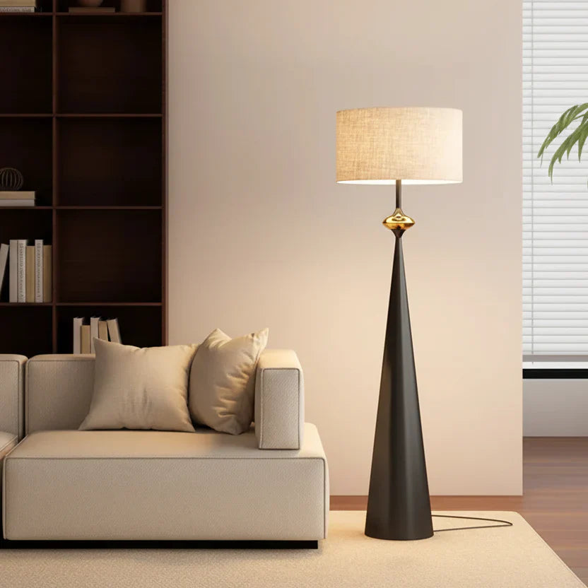 Stehlampe mit Stoffschirm