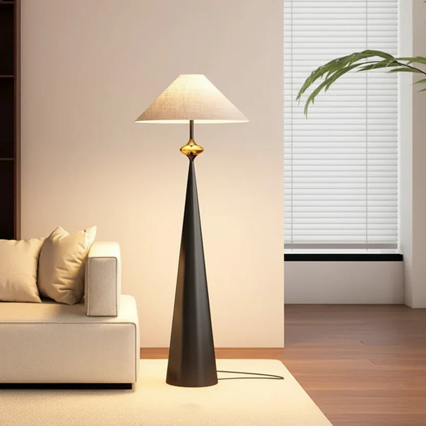 Stehlampe mit Stoffschirm