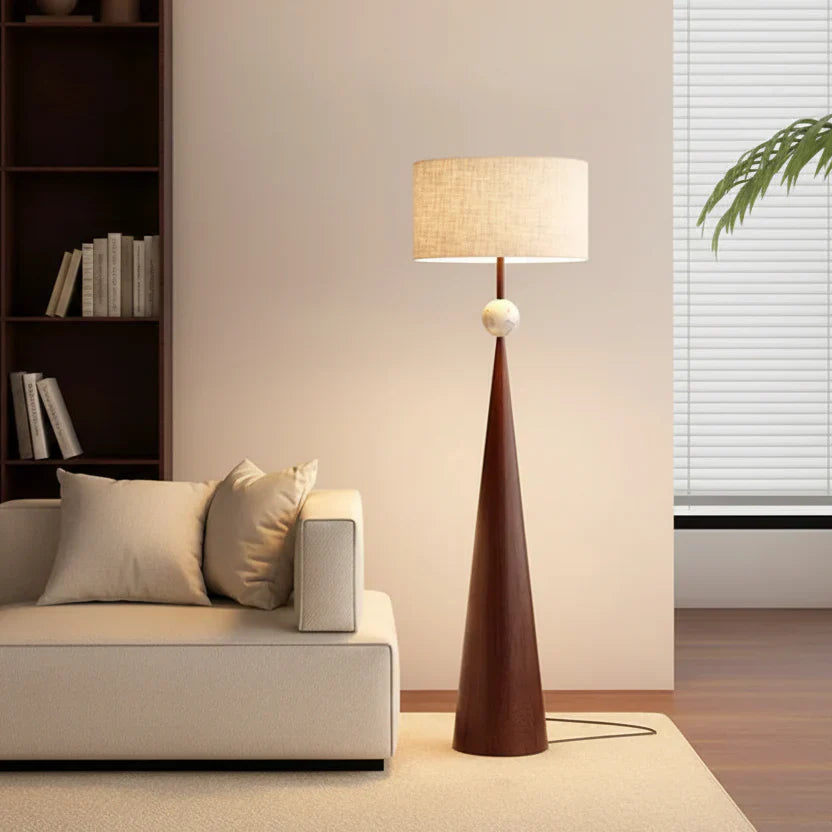Stehlampe mit Stoffschirm