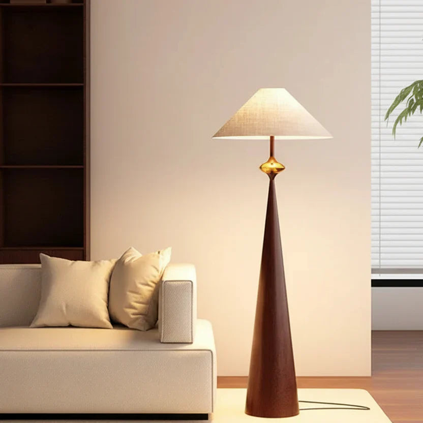 Stehlampe mit Stoffschirm