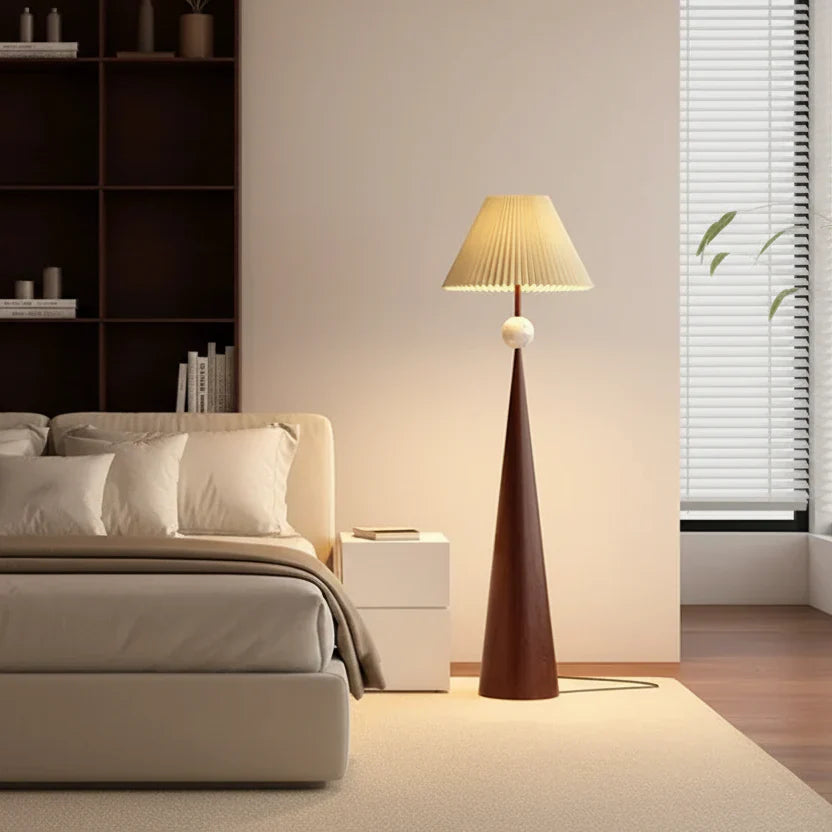 Stehlampe mit Stoffschirm