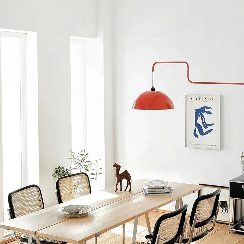 Wandlampe mit Kuppelförmigem Schirm