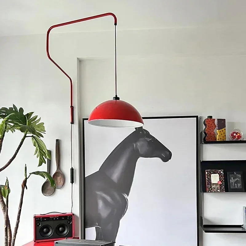 Wandlampe mit Kuppelförmigem Schirm
