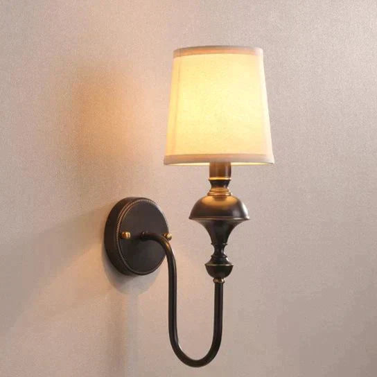 Gebogene Arm Schattierte Wandleuchte