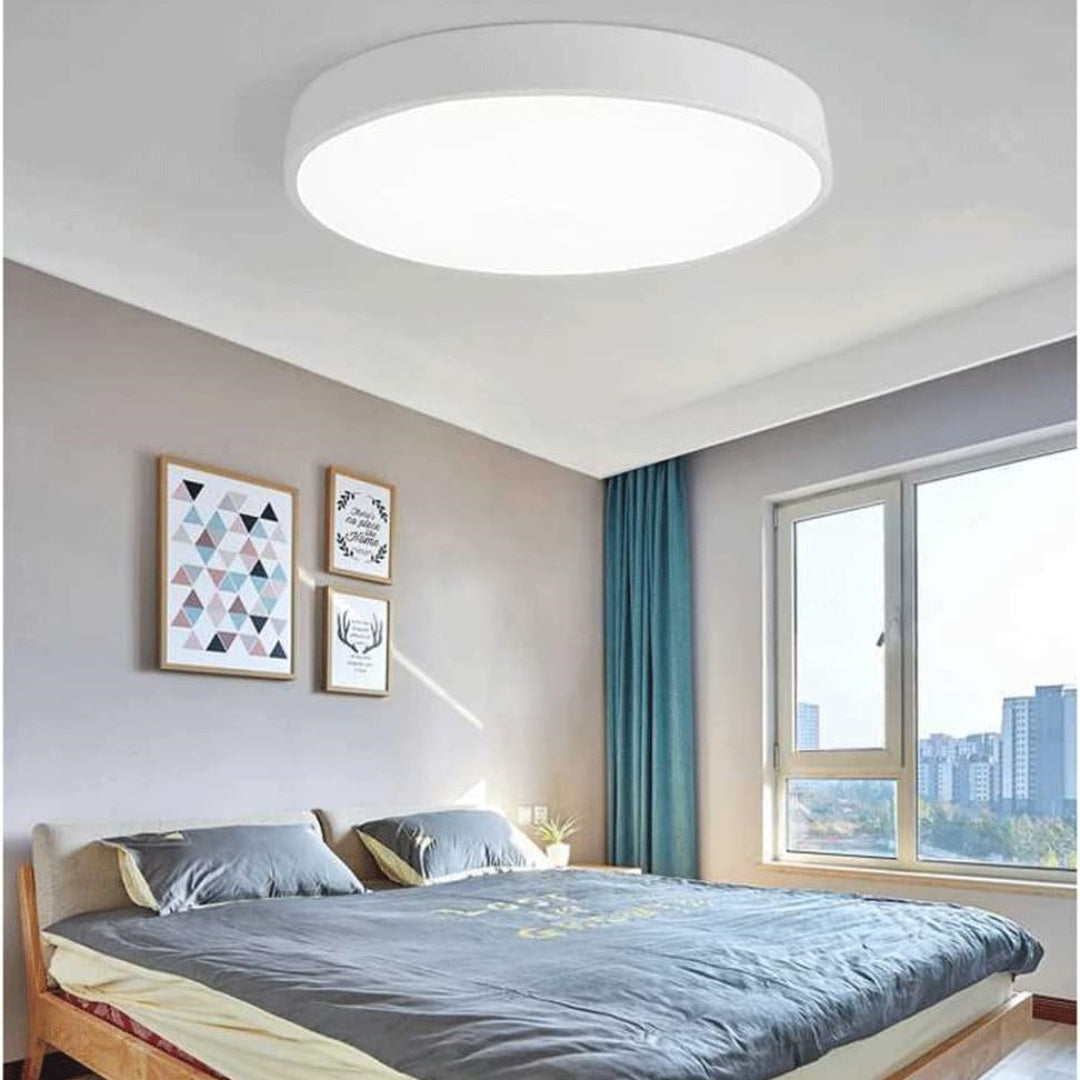 LED-Deckenleuchte zur flächenbündigen Montage für Flure