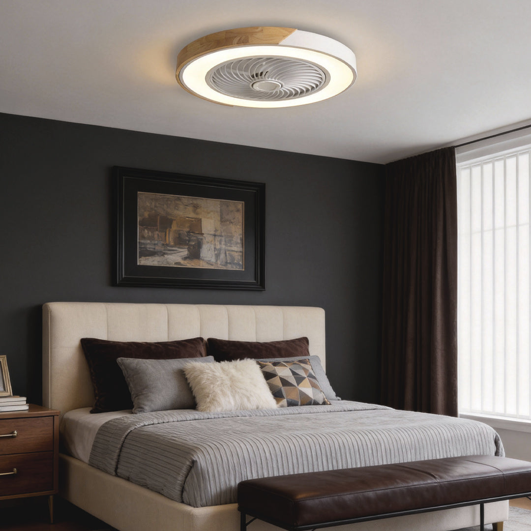 Flacher Deckenventilator mit LED-Beleuchtung