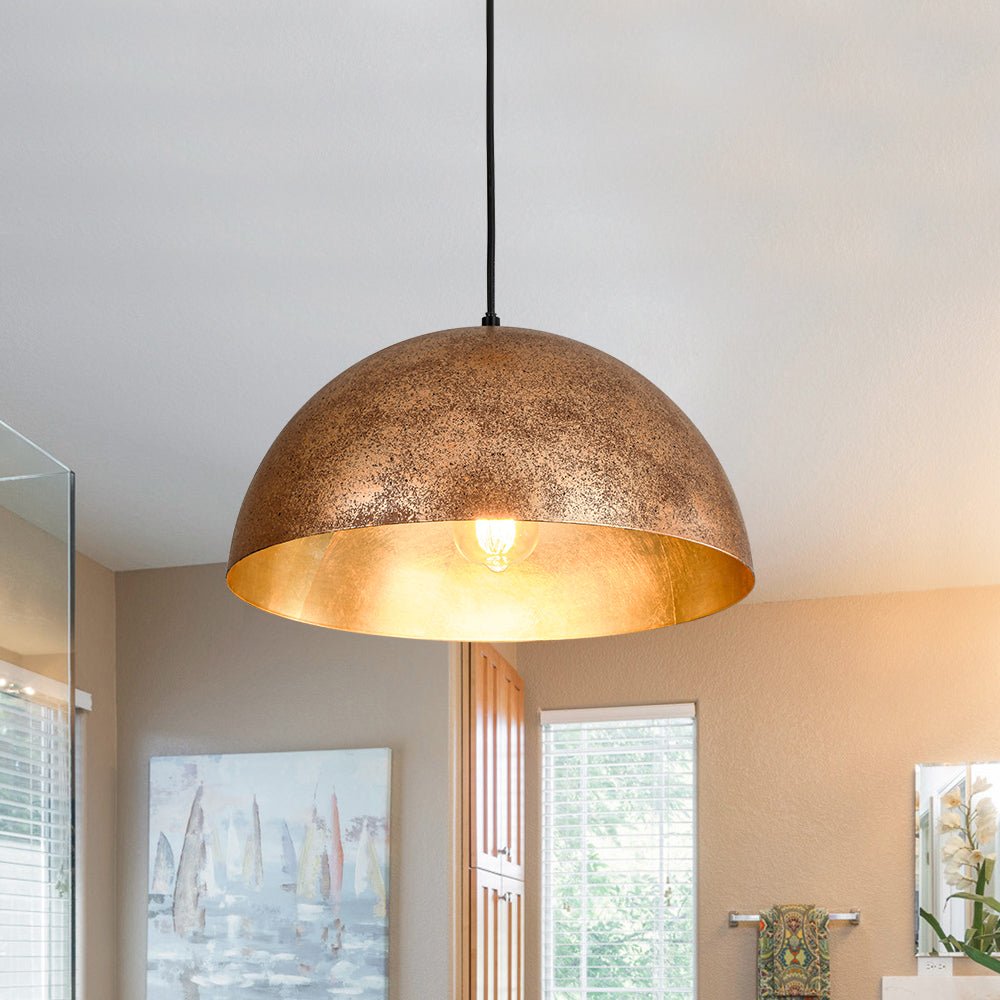 Pendelleuchte mit Metallkuppelschirm