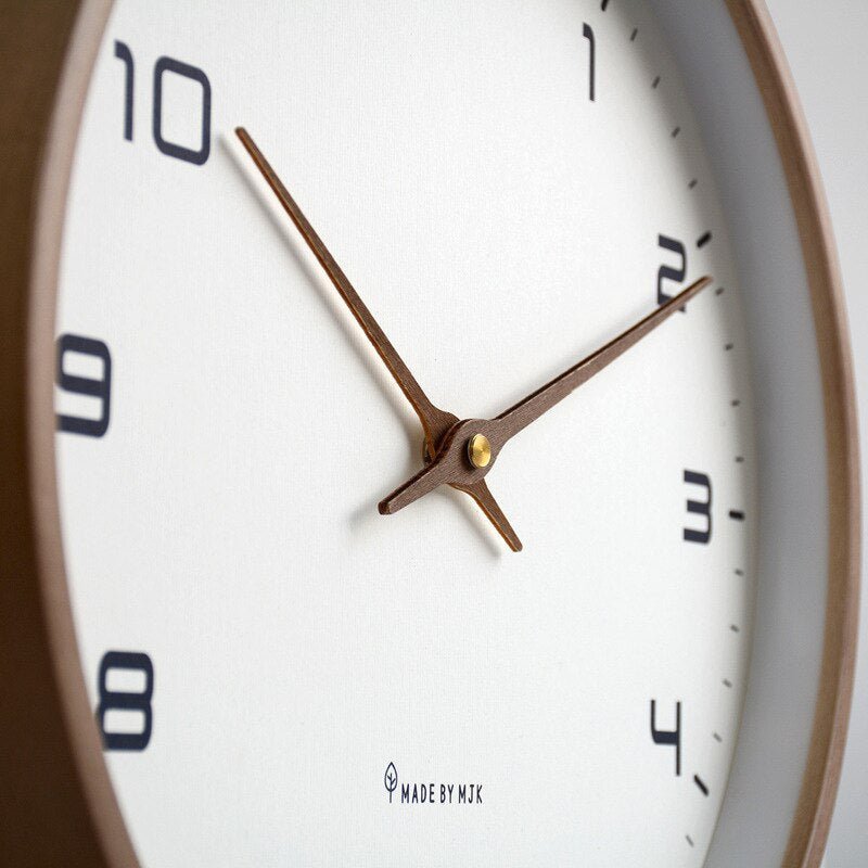 Runde Analoge Wanduhr mit Holzrahmen