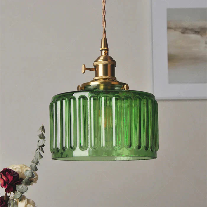 Pendelleuchte aus geripptem Glas