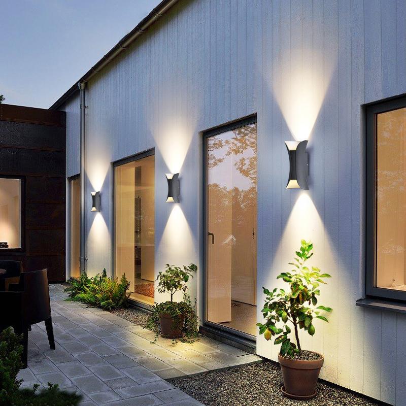 Bogenförmige bidirektionale Wandlampe Außen