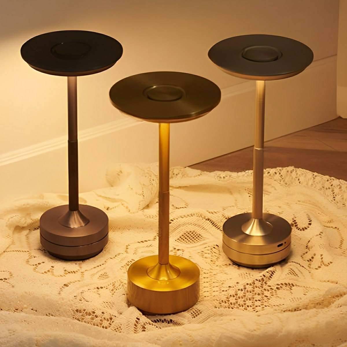 Tischlampe in Hantel Form mit LED und USB