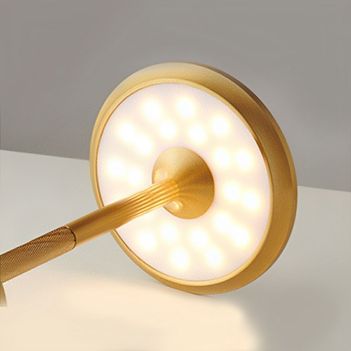 Tischlampe in Hantel Form mit LED und USB