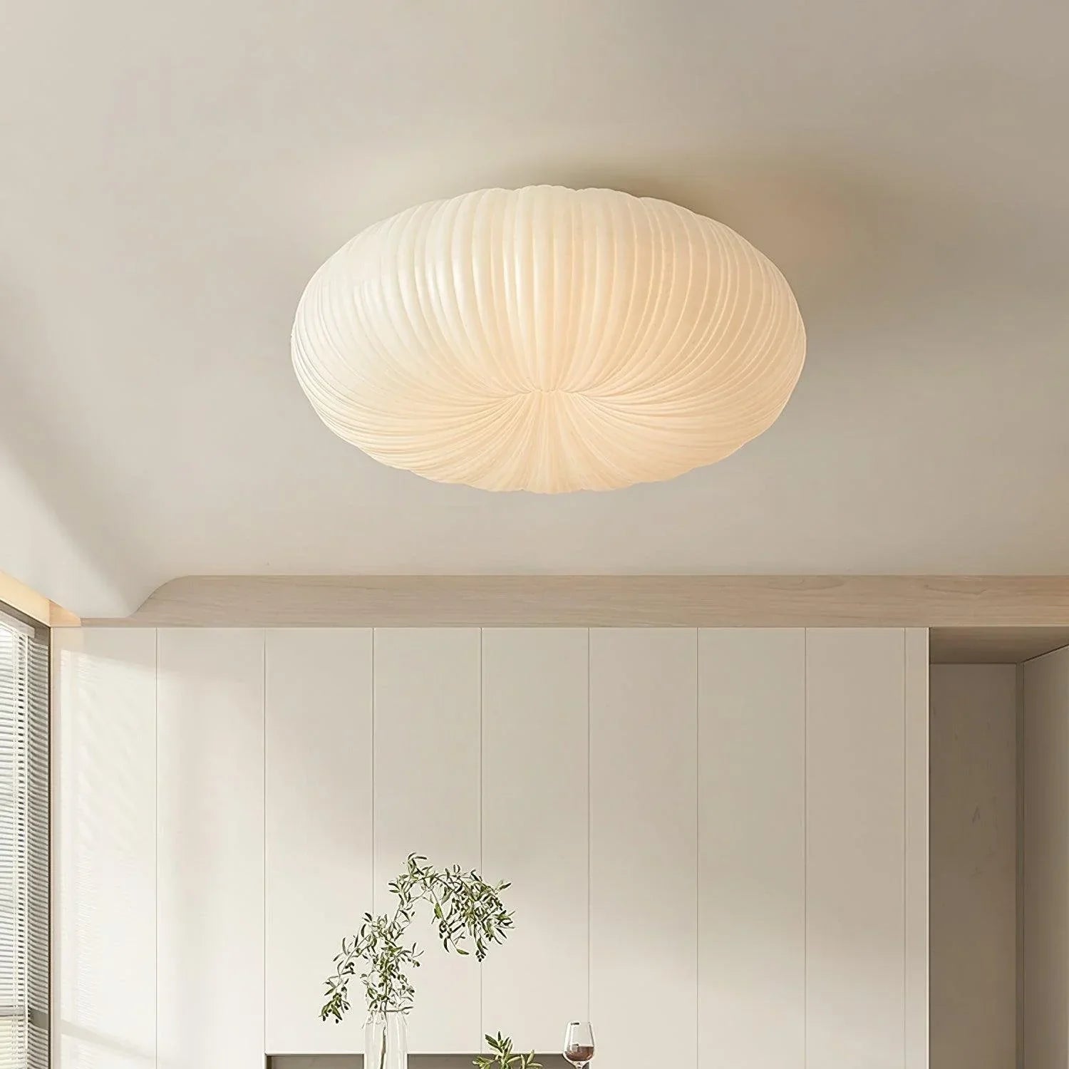 Kuppelförmige Deckenleuchte mit LED